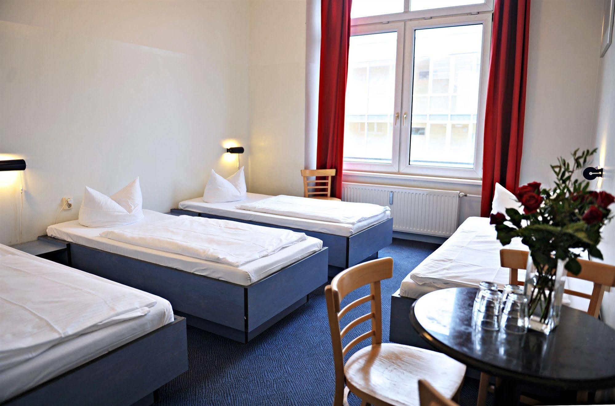 Hotel Transit Loft Берлин Екстериор снимка